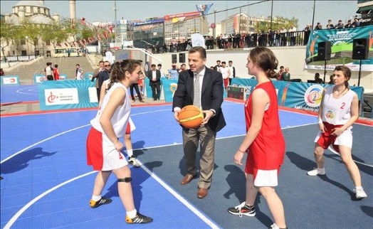 3X3 Sokak Basketbolu Turnuvası, Başkan Usta'nın hava atışıyla başladı