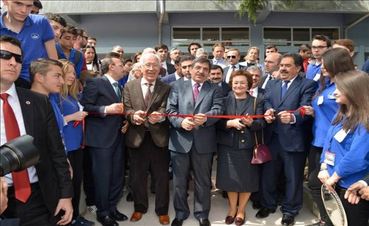 ÜSKÜDAR İNOVASYON MERKEZİ'NİN AÇILIŞINI BAKAN GÜLLÜCE YAPTI