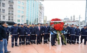 TAKSİM'E İŞÇİLER VE BAŞKAN GİRDİ, SÜPÜRGELER KALDI