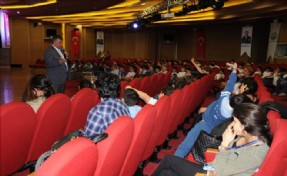 BAŞKAN GENÇ`TEN ÖĞRENCİLERE YEREL YÖNETİCİLİK DERSİ