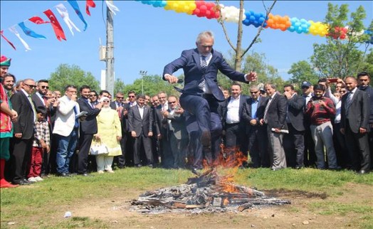 SADABAD YAZ ETKİNLİKLERİ HIDIRELLEZ KUTLAMASI VE ŞED KUŞANMA TÖRENİ İLE BAŞLADI