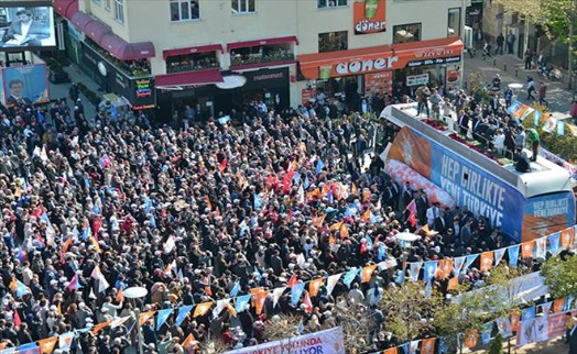 AK Parti Ümraniye Seçim Koordinasyon Merkezi Çoşkulu Bir Kalabalıkla Açıldı