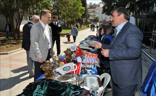 GAZİOSMANPAŞA'DA ENGELLİ KURSİYERLER ESERLERİNİ KERMESTE SERGİLİYOR