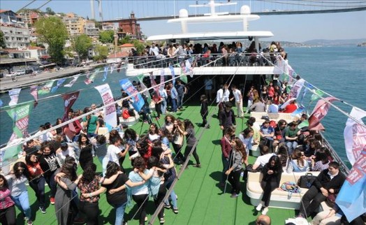 ÖĞRENCİLERE, SINAV ÖNCESİ BOĞAZ`DA MORAL TURU