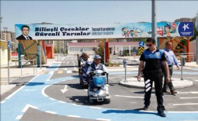 KÜÇÜKÇEKMECELİ ENGELLİLER TRAFİĞE ÇIKTI