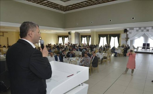 BAŞKAN TÜRKMEN İLK KEZ OY KULLANACAK GENÇLERLE KAHVALTIDA BULUŞTU