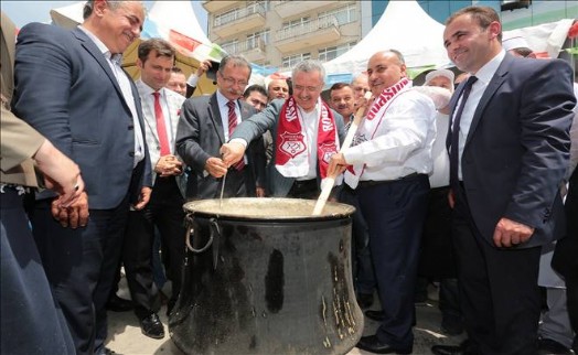 ÜMRANİYE MEYDANI KEŞKEK ŞÖLENİNE EV SAHİPLİĞİ YAPTI
