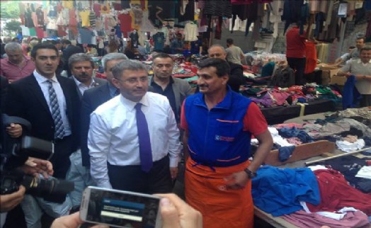 ÜSKÜDAR'DA PAZARCI ESNAFA TEK TİP KIYAFET