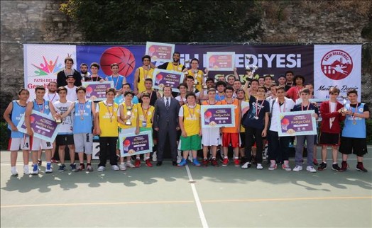 GELECEĞİN BASKETBOLCULARI SOKAK TURNUVASINDA BULUŞTU