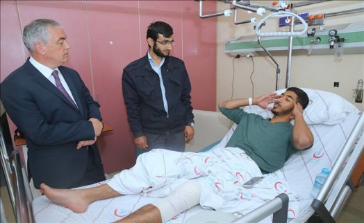 Başkan Aydın Filistinli Genci Hastanede Ziyaret Etti