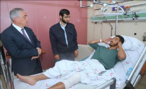 Başkan Aydın Filistinli Genci Hastanede Ziyaret Etti