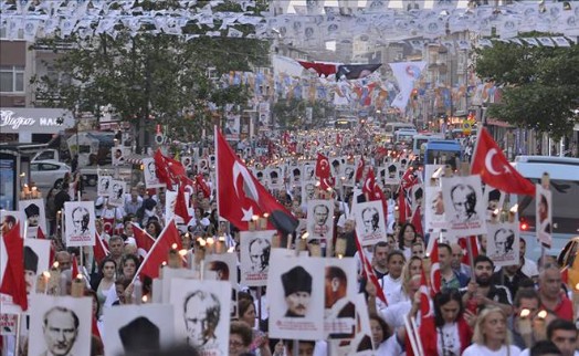 Maltepeliler Meşalelerle Yürüdü,  Bagad Grubuyla Coştu.