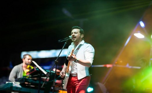 GENÇLER, EMRE ALTUĞ ŞARKILARIYLA BAYRAM YAPTI