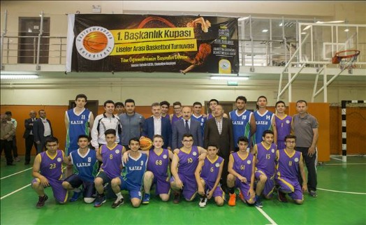Liseler Arası Basketbol Turnuvası Başkan Usta'nın hava atışıyla başladı