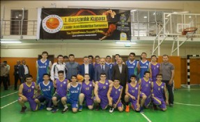 Liseler Arası Basketbol Turnuvası Başkan Usta'nın hava atışıyla başladı