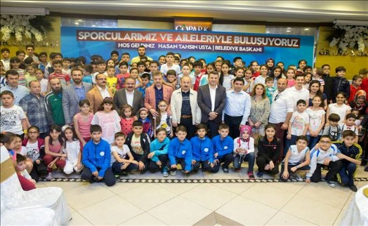 Başkan Usta, Sporcu Gençler ve Aileleriyle Buluştu