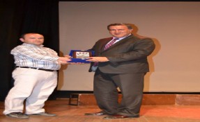 BAŞKAN ALTINOK ÖZ`E TOPLUMSAL KADIN HAREKETİ DERNEĞİ`NDEN PLAKET
