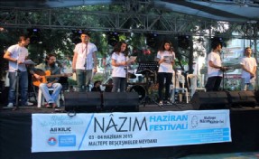 Nazım Hikmet?e Şiir ve Şarkılı Anma