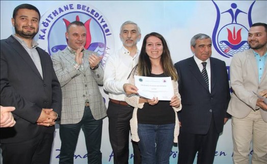 KAĞITHANELİ GENÇLER İNGİLİZCE ÖĞRENDİ