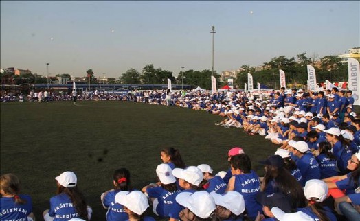 KAĞITHANE YAZ SPOR OKULLARI MUHTEŞEM BİR TÖRENLE BAŞLADI