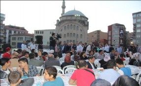 SOKAK İFTARLARI EMNİYETEVLERİ MAHALLESİYLE BAŞLADI