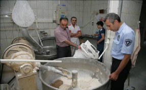 KÜÇÜKÇEKMECE BELEDİYESİ ZABITASI, FIRIN DENETİMİNDE