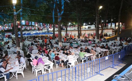 İLK İFTAR, BARIŞ, HOŞGÖRÜ VE HUZUR ALANI İSTİNYE´DE