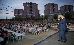 İFTAR SOFRALARINDA KOMŞULUKLAR PERÇİNLENİYOR