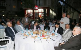 İFTARDA BİNLERCE ÜMRANİYELİ AYNI SOFRADA BULUŞTU