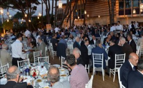 ÜSKÜDAR´I YÖNETENLER İFTARDA BULUŞTU