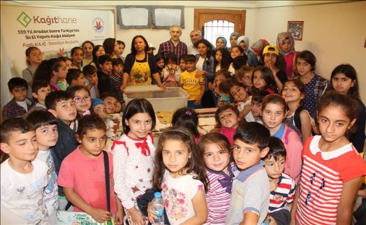 ÜSKÜDARLI ÖĞRENCİLER KAĞIT ATÖLYESİ´Nİ ZİYARET ETTİ