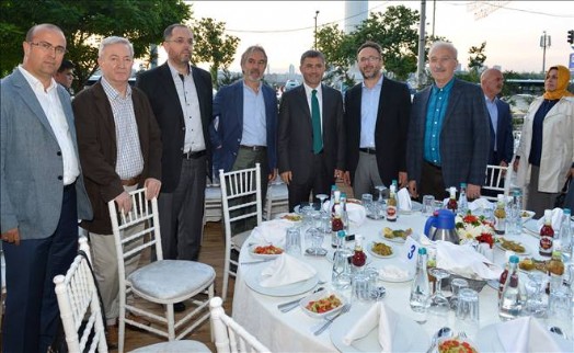 ÜSKÜDAR´I YÖNETENLER İFTARDA BULUŞTU