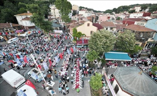 Beykoz Meydanı´nda 5 Bin Kişilik İftar Bereketi