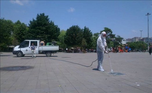 Kartal Belediyesi´nden Genel Temizlik ve İlaçlama Çalışması
