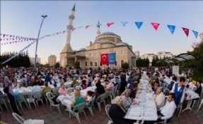 İFTAR SOFRASINDA BİRLİK VE BERABERLİK MESAJI VERDİLER