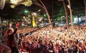 FERHAT GÖÇER´E SARIYER´DE SEVGİ SELİ