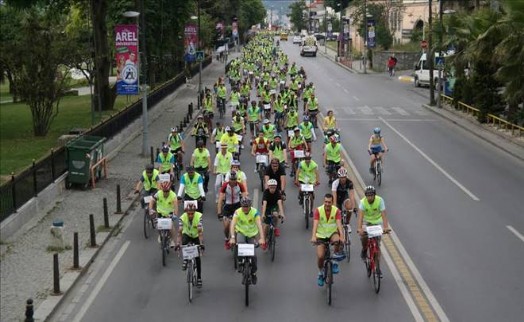 BİNLERCE BİSİKLETLİ BEŞİKTAŞ´TA PEDAL ÇEVİRDİ