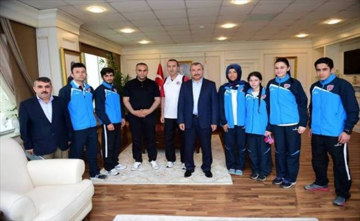 Şampiyon Sporculardan Başkan Erdem´e Ziyaret