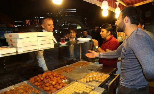 ÇEKMEKÖY´DEKİ HEMŞEHRİ SOKAĞI TÜRKİYE´Yİ KONUK EDİYOR
