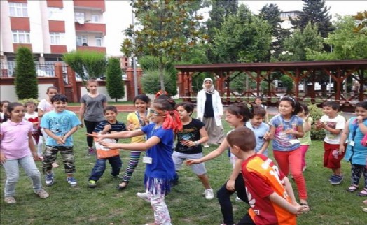GELENEKSEL ÇOCUK OYUNLARI KÜÇÜKÇEKMECE´DE YAŞATILIYOR