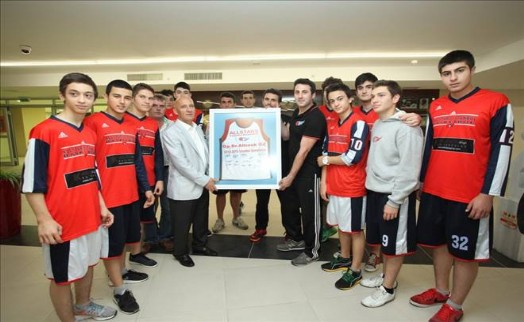 Basketbolun Şampiyonlarından Başkan Altınok Öz´e Ziyaret
