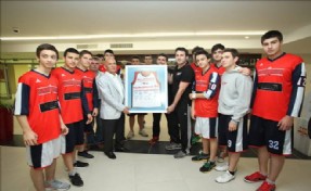Basketbolun Şampiyonlarından Başkan Altınok Öz´e Ziyaret