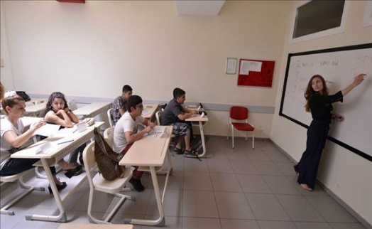 STAJA GELDİLER İNGİLİZCE ÖĞRETİYORLAR
