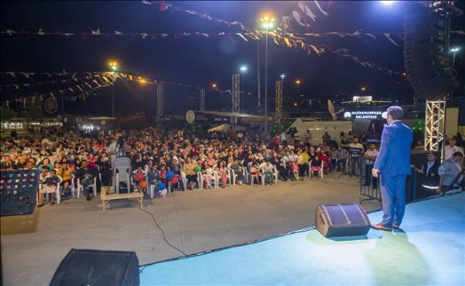 SERDAR TUNCER ŞİİRLERİYLE GAZİOSMANPAŞALILARI MEST ETTİ