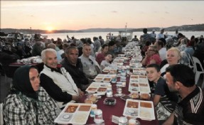 Paşabahçe Sahilinde Günbatımında İftar