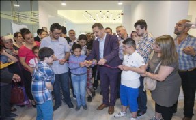OTİSTİK ÇOCUKLARIN ESERLERİNİN YER ALDIĞI RESİM SERGİSİ AÇILDI