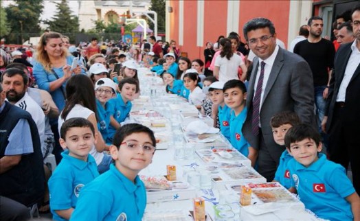 MAHALLE İFTARLARI ESKİ RAMAZANLARI YAŞATIYOR