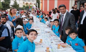 MAHALLE İFTARLARI ESKİ RAMAZANLARI YAŞATIYOR
