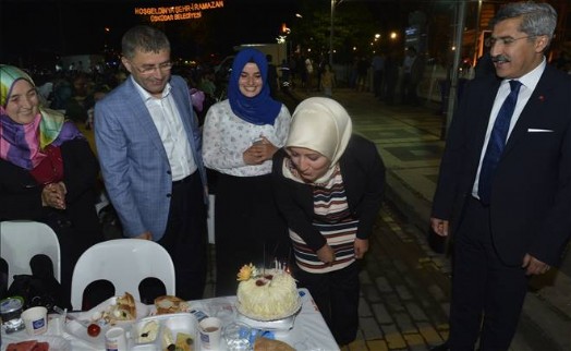 SAHURDA DOĞUM GÜNÜ PASTASI SÜRPRİZİ