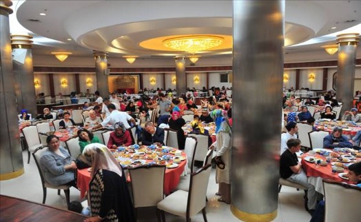 Yetim ve Öksüzler Ümraniye´de Sevgi İftarında Buluştu